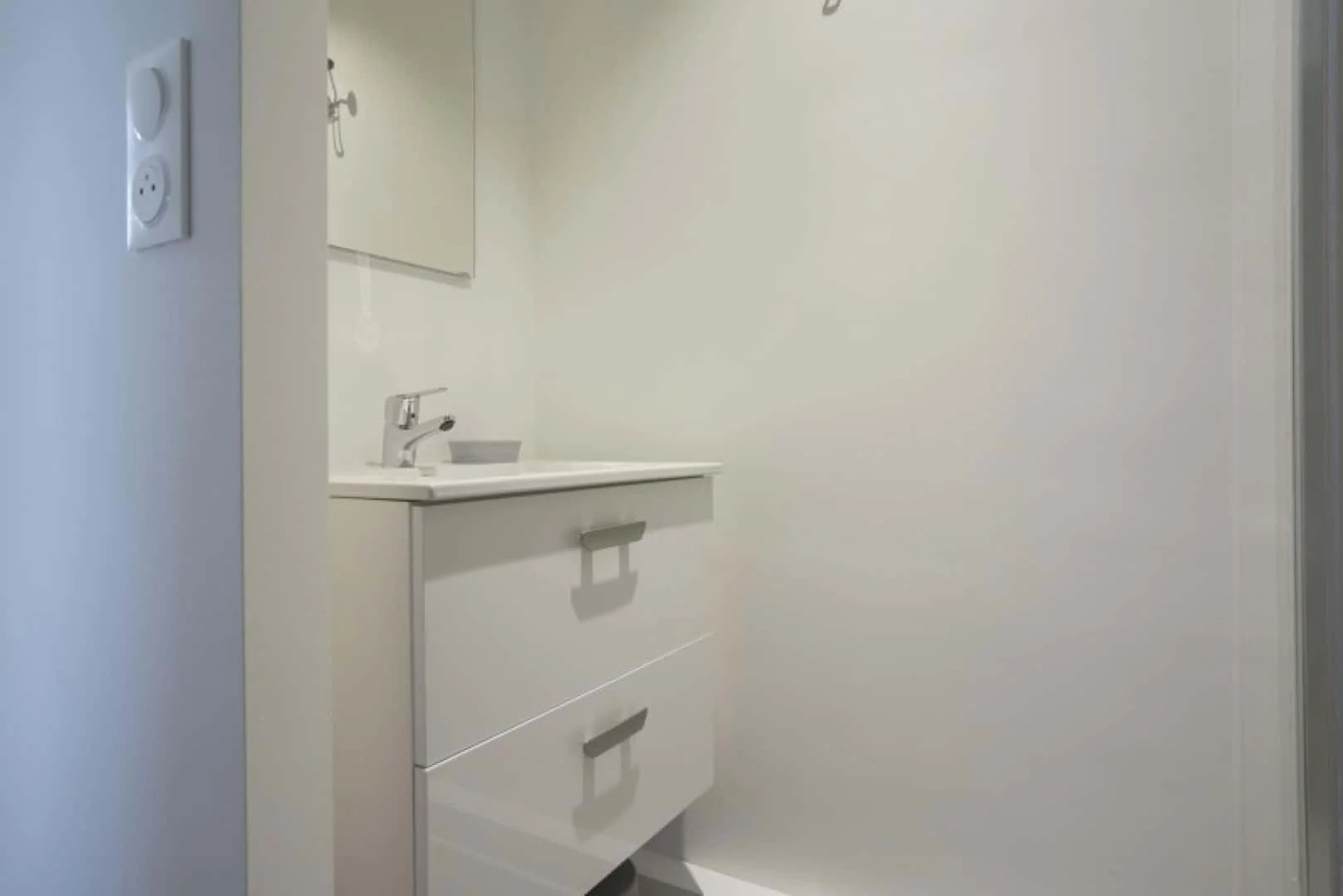 Habitación estudiantil económica con ubicación conveniente en
