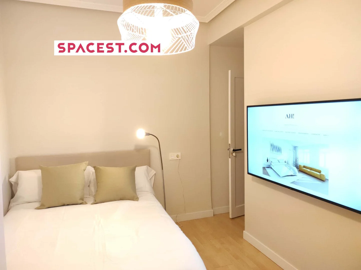 Cozy room for students available in 