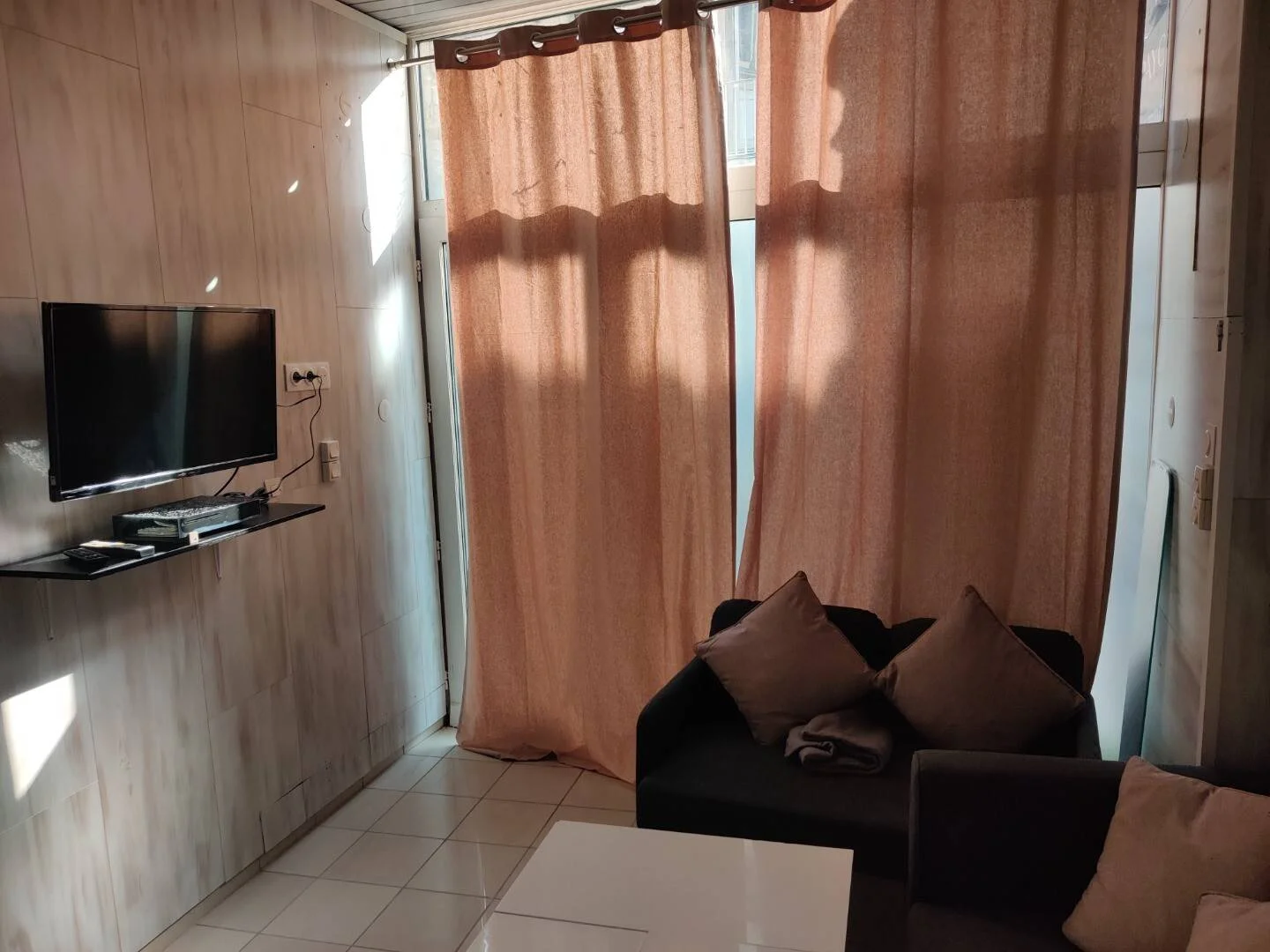 Zimmer in Studentenwohnung in  zu vermieten, voll möbliert