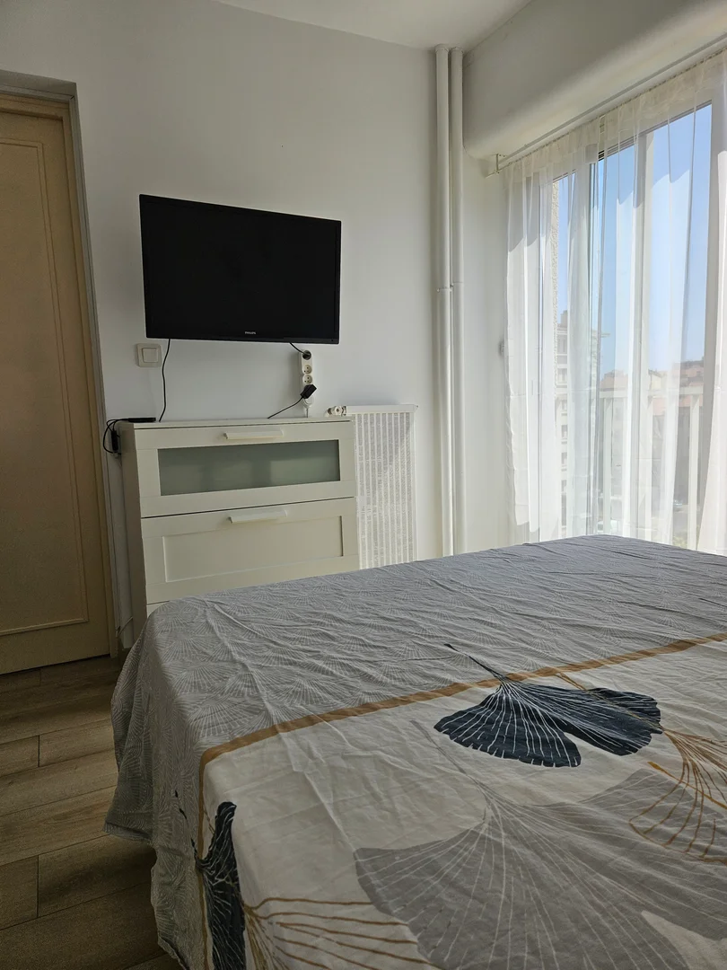 Chambre conviviale pour les étudiants dans  avec des équipements modernes