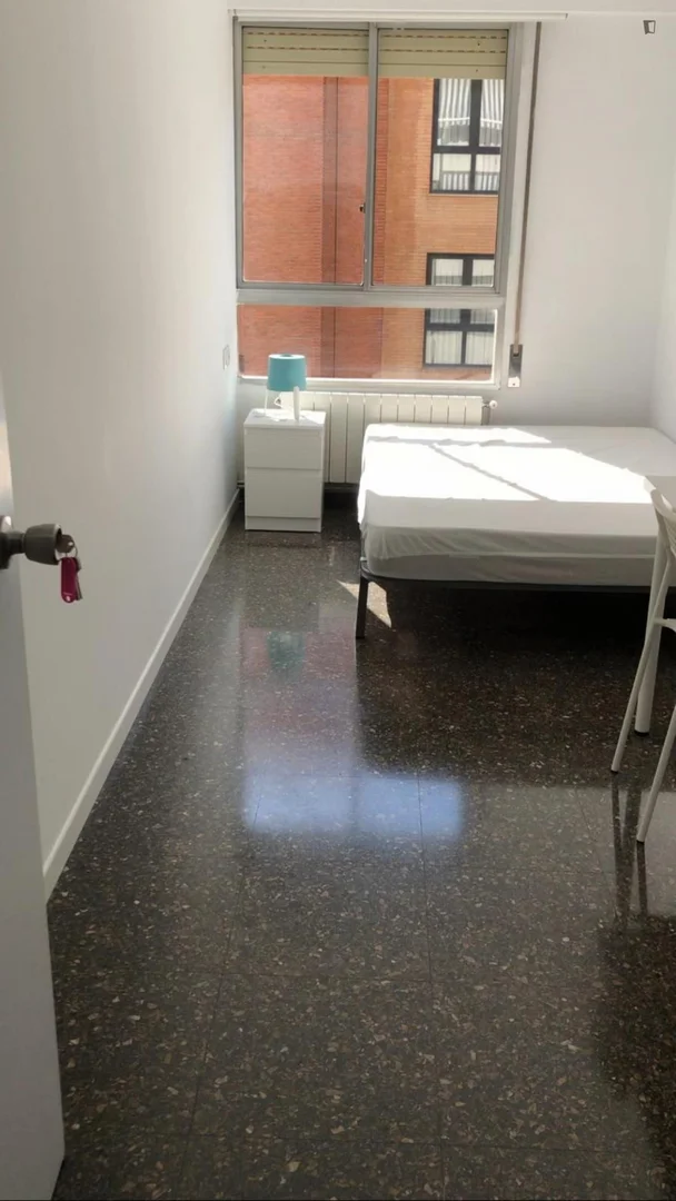 Cozy room for students available in 