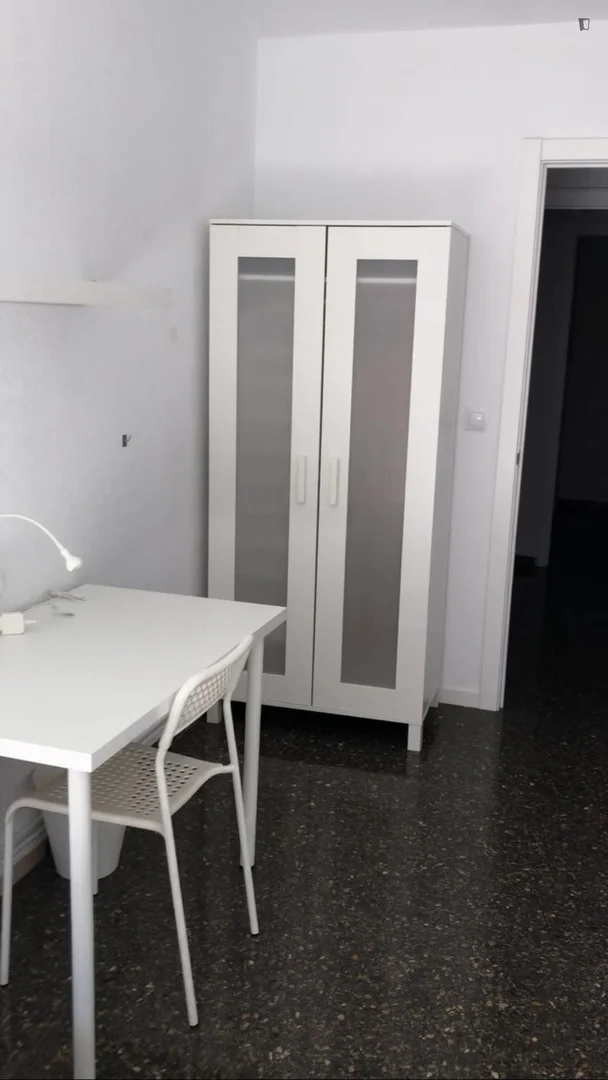 Budget-friendly student room close to campus in 