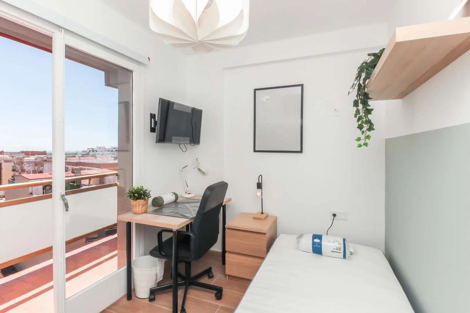 Habitación estudiantil económica cerca del campus en 