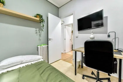 Chambre privée à C. Relatores, 3, 1º puerta f, 47011 Valladolid, Spain, image 1 de 10