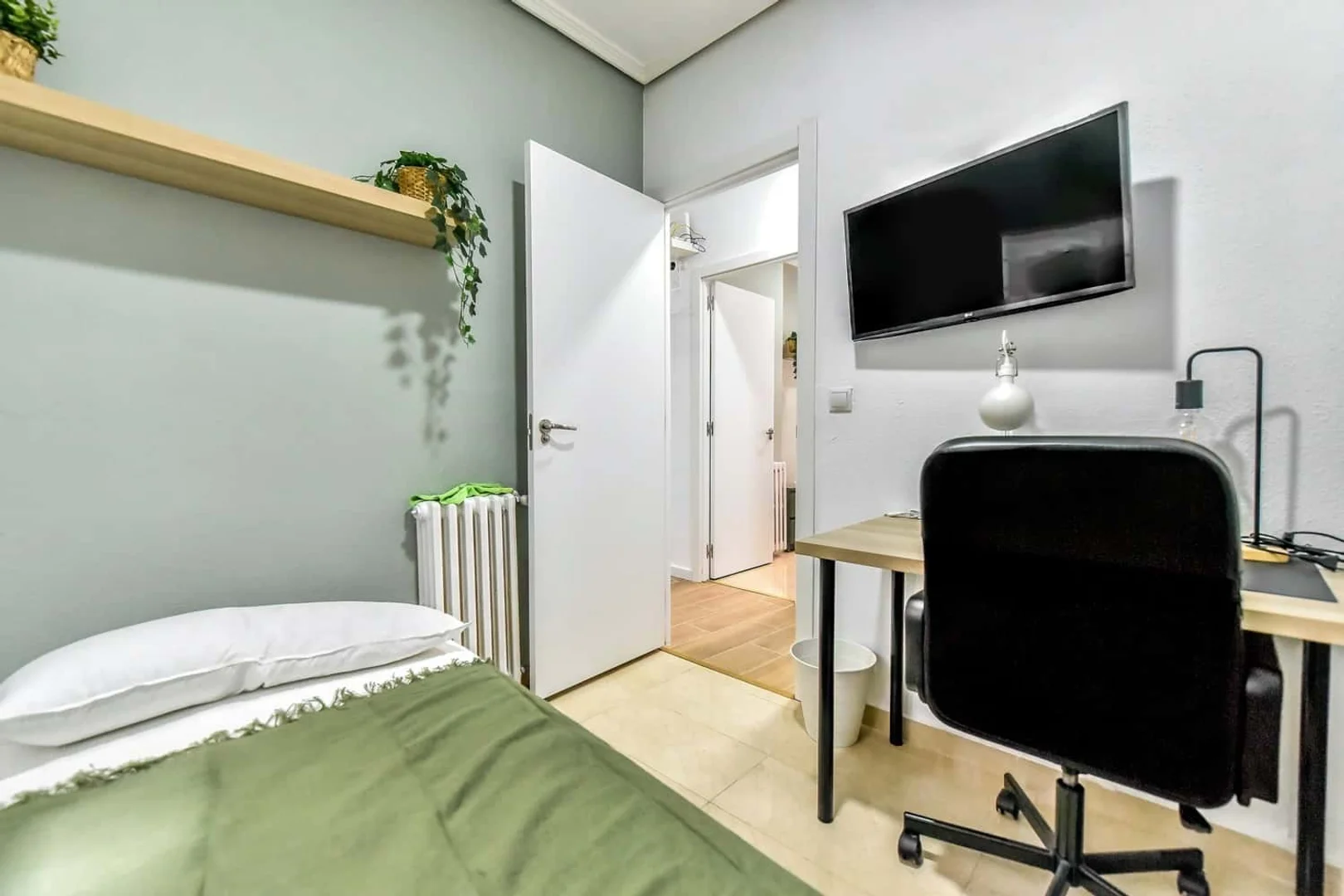 Chambre confortable pour étudiants disponible dans 