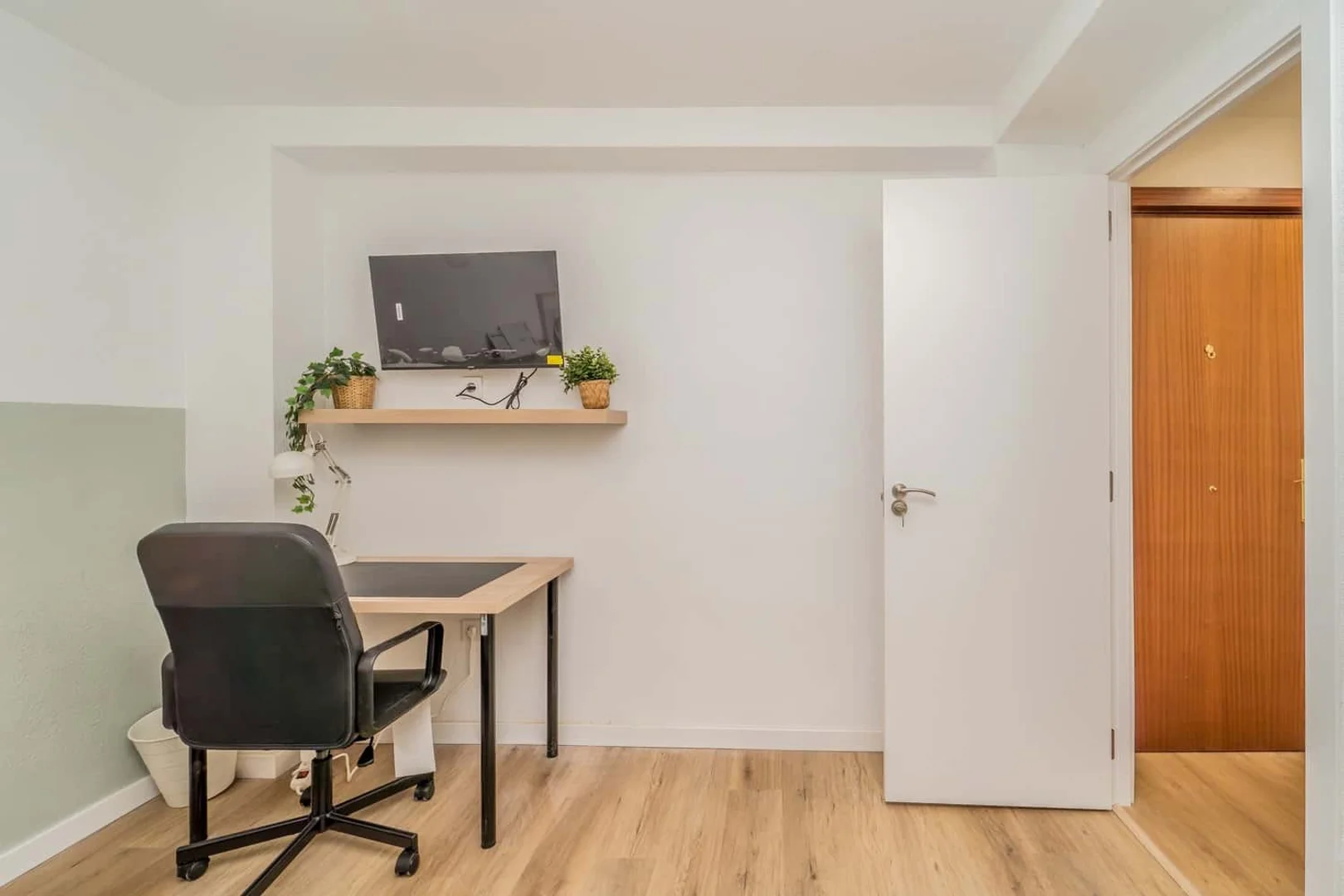 Chambre d'étudiant lumineuse et aérée avec accès facile à l'université dans 