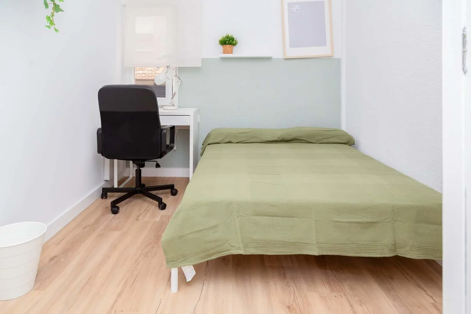 Habitación estudiantil económica con ubicación conveniente en 