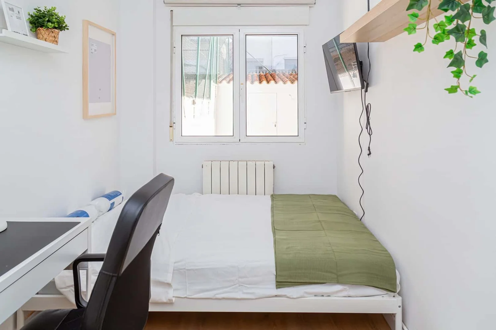 Habitación para estudiantes en  con área de estudio y facilidades compartidas