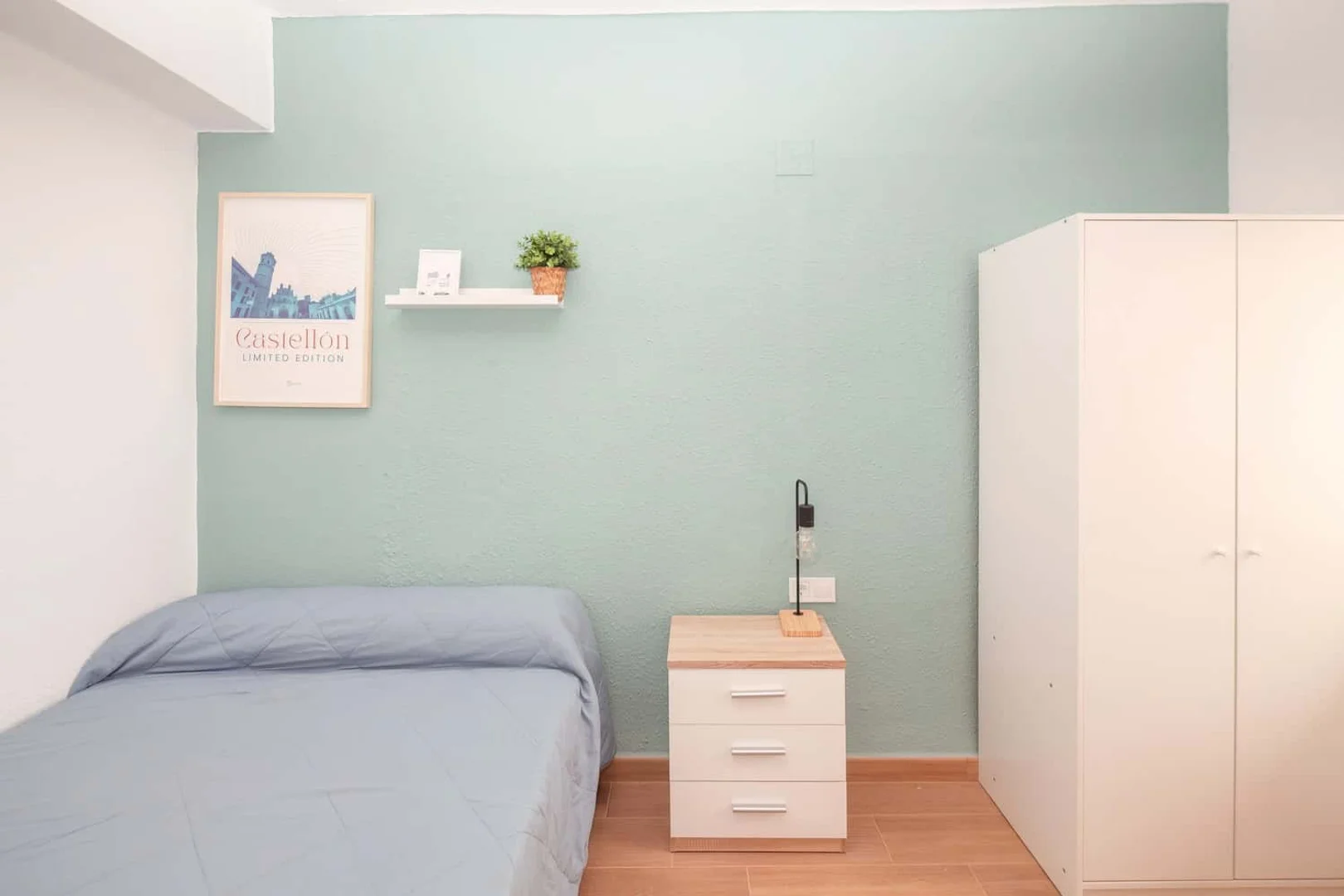 Habitación para estudiantes en  con área de estudio y facilidades compartidas