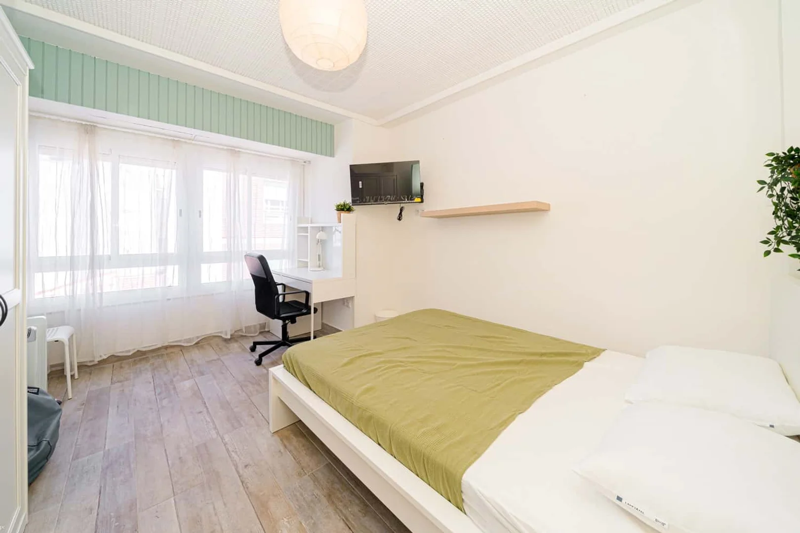 'de öğrenci dairesinde, tamamen mobilyalı kiralık oda