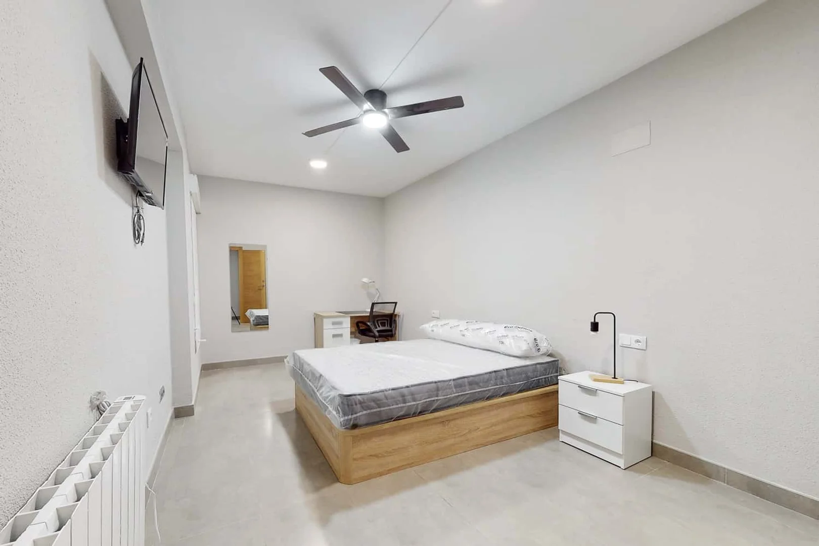 Habitación estudiantil económica cerca del campus en 