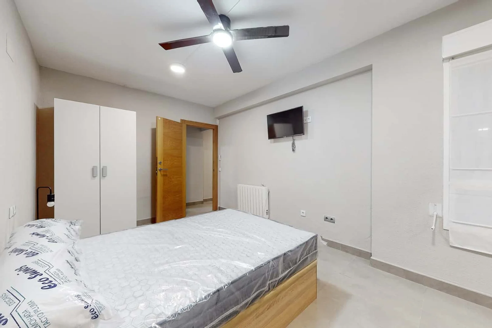 Habitación estudiantil económica con ubicación conveniente en 