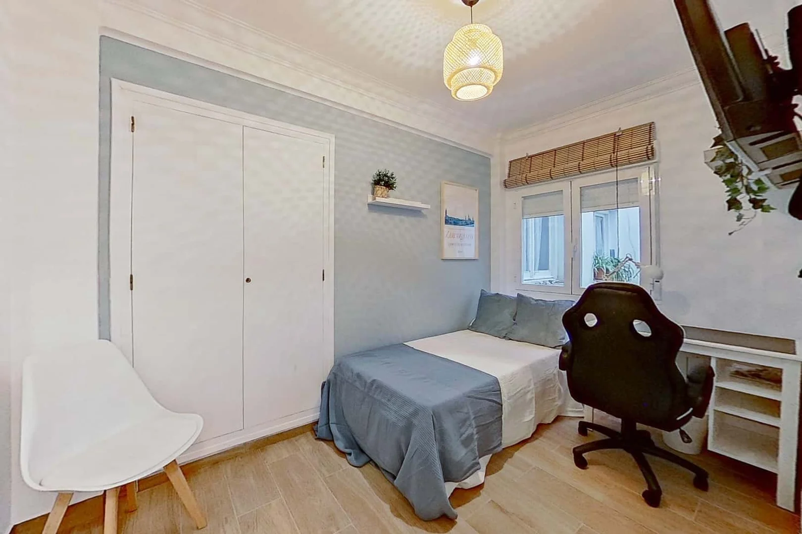 Habitación en apartamento estudiantil en alquiler en , completamente amueblado