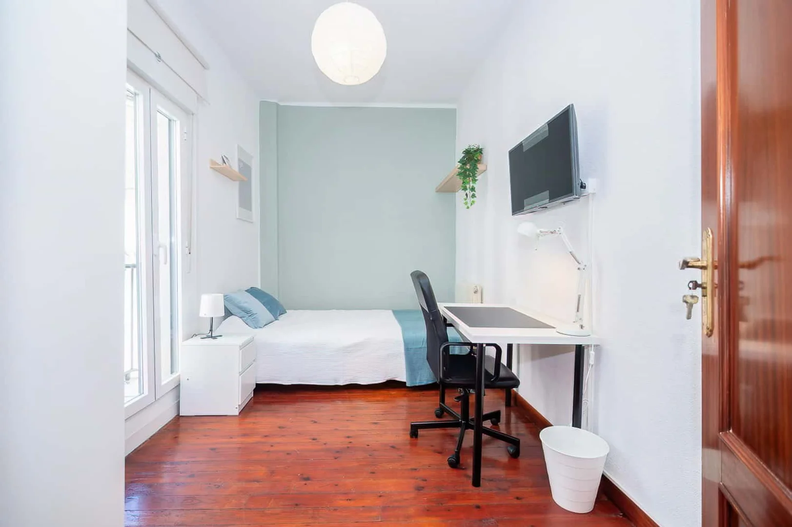 Zimmer in Studentenwohnung in  zu vermieten, voll möbliert