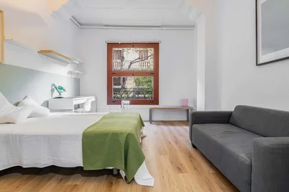 Chambre privée à Gran Via del Marqués del Túria, 46, 1º, L'Eixample, 46005 València, Valencia, Spain, image 17 de 30