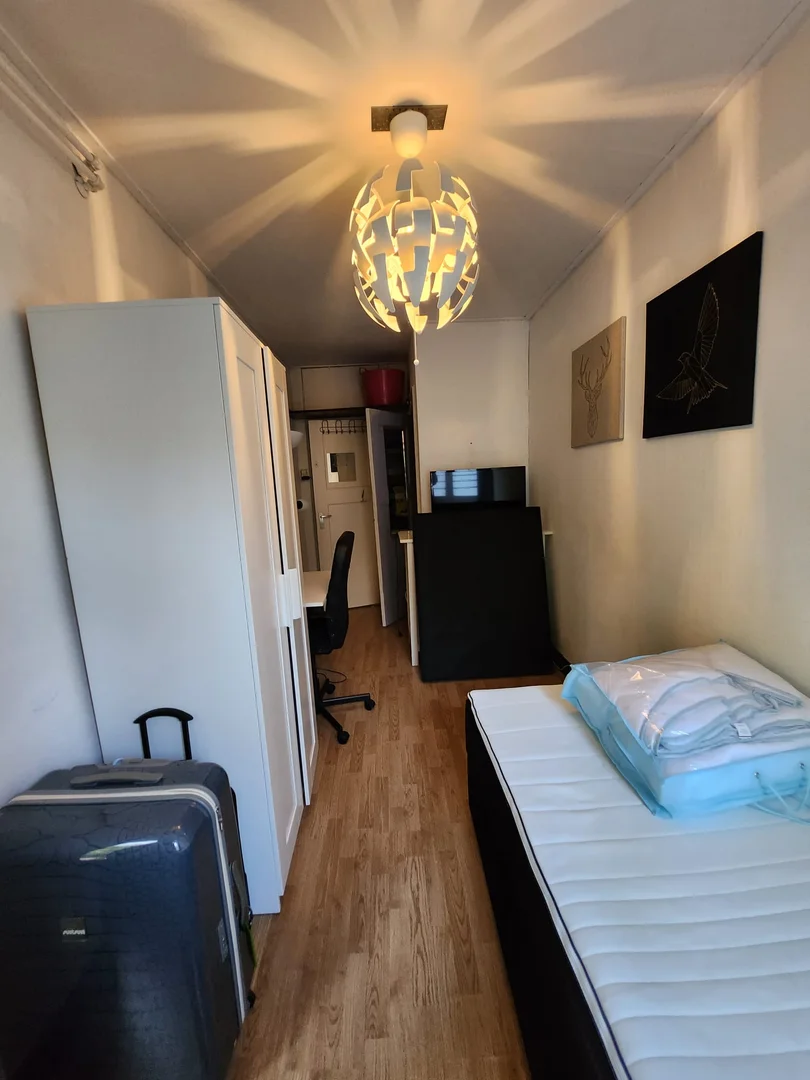 Habitación estudiantil económica con ubicación conveniente en 