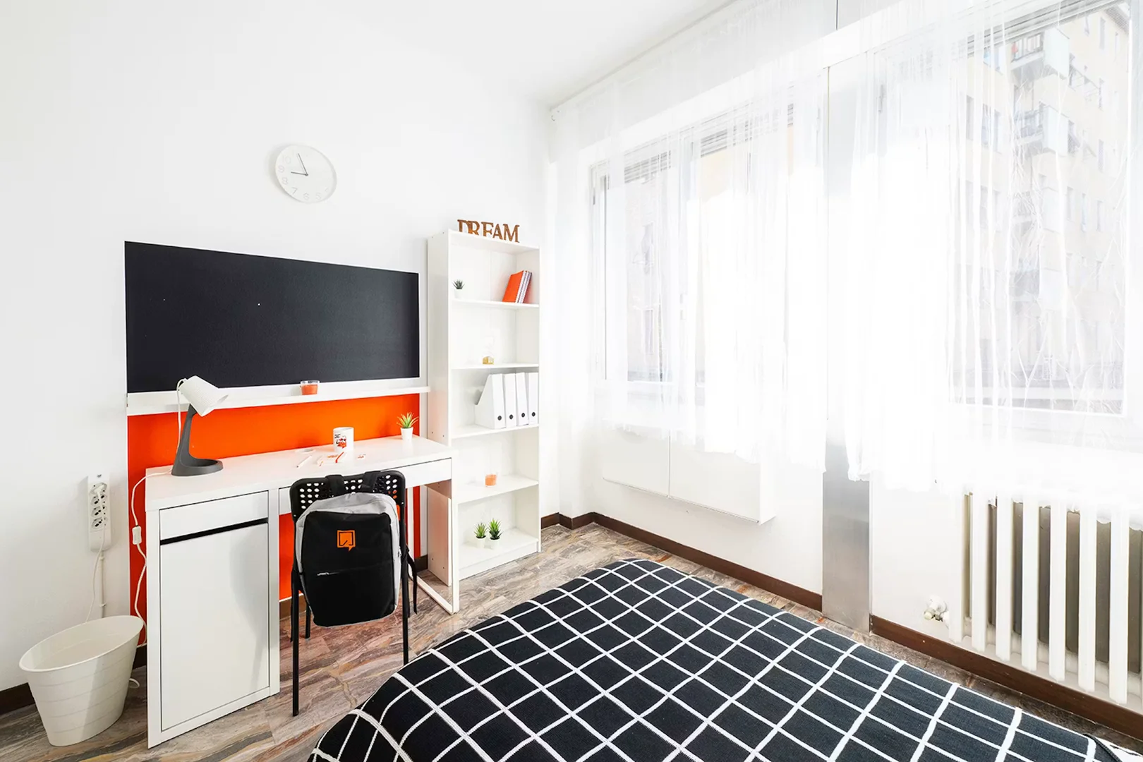 Quarto de estudante económico com localização conveniente em 