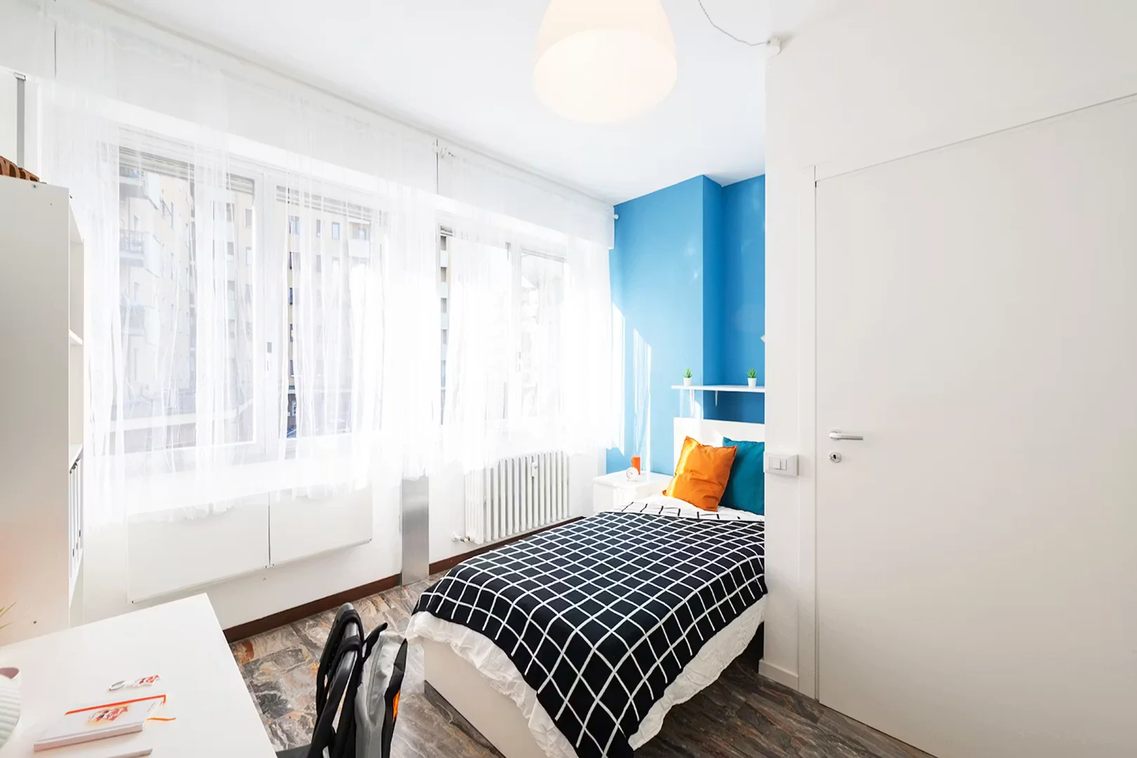 Quarto de estudante económico com localização conveniente em 