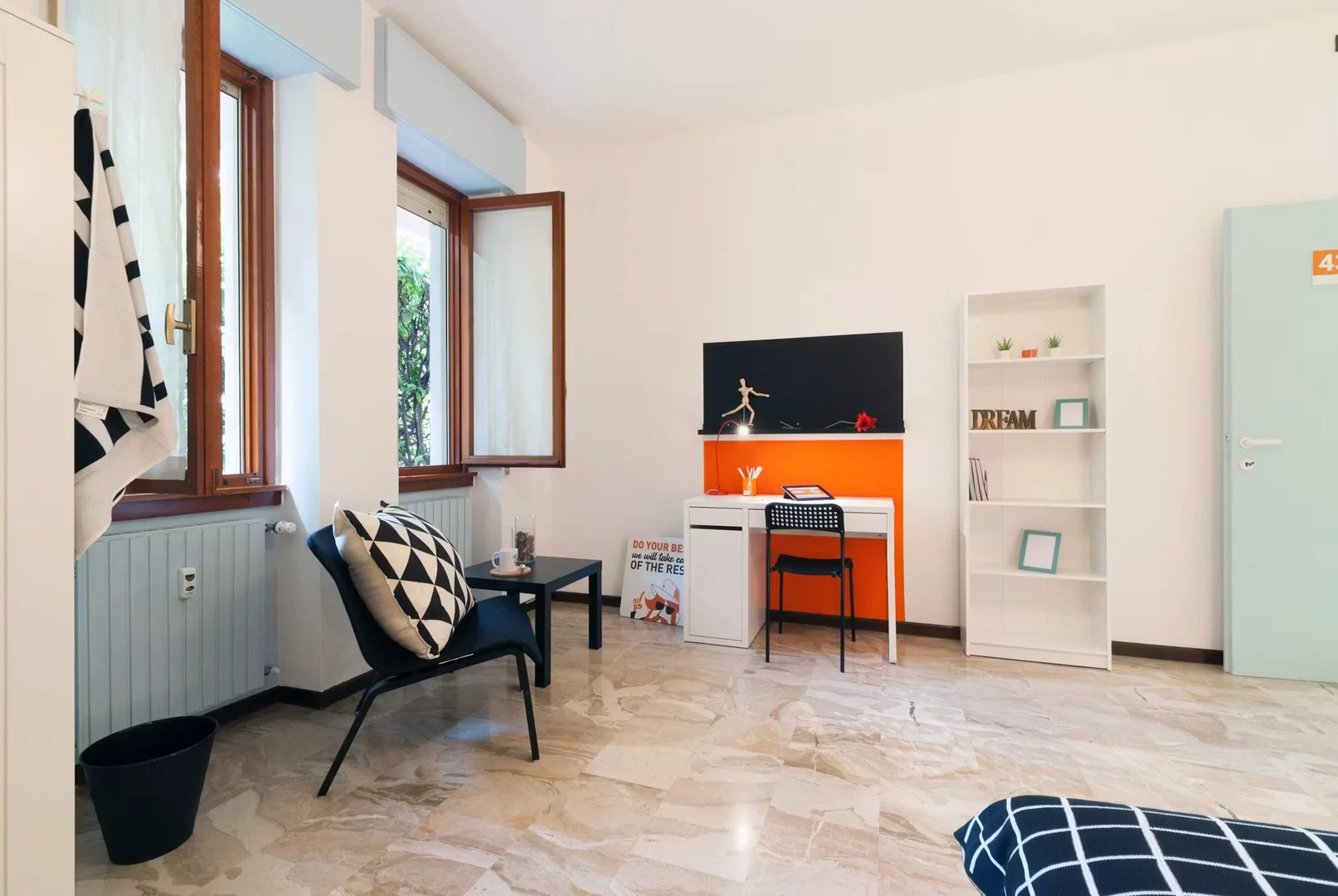 Camera per studenti in  con area studio e servizi in comune