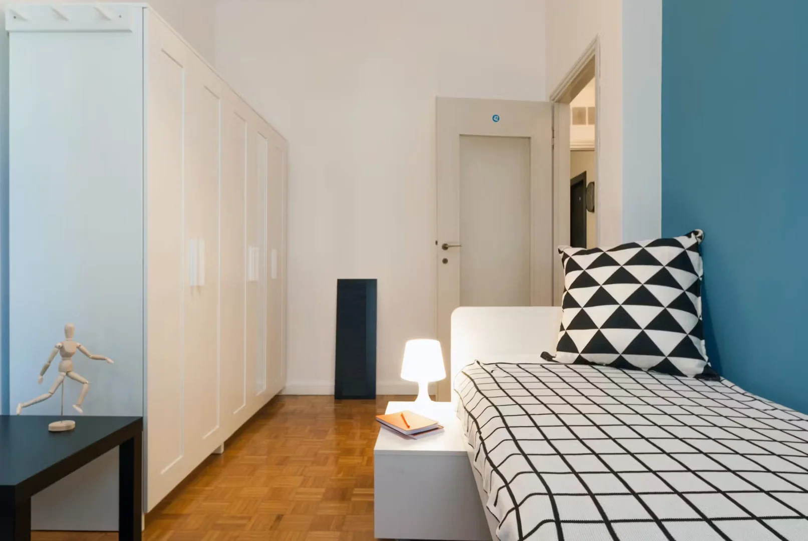 Quarto amigo do estudante em com comodidades modernas