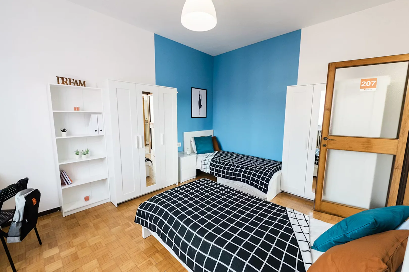 Chambre d'étudiant fonctionnelle parfaite pour étudier dans 