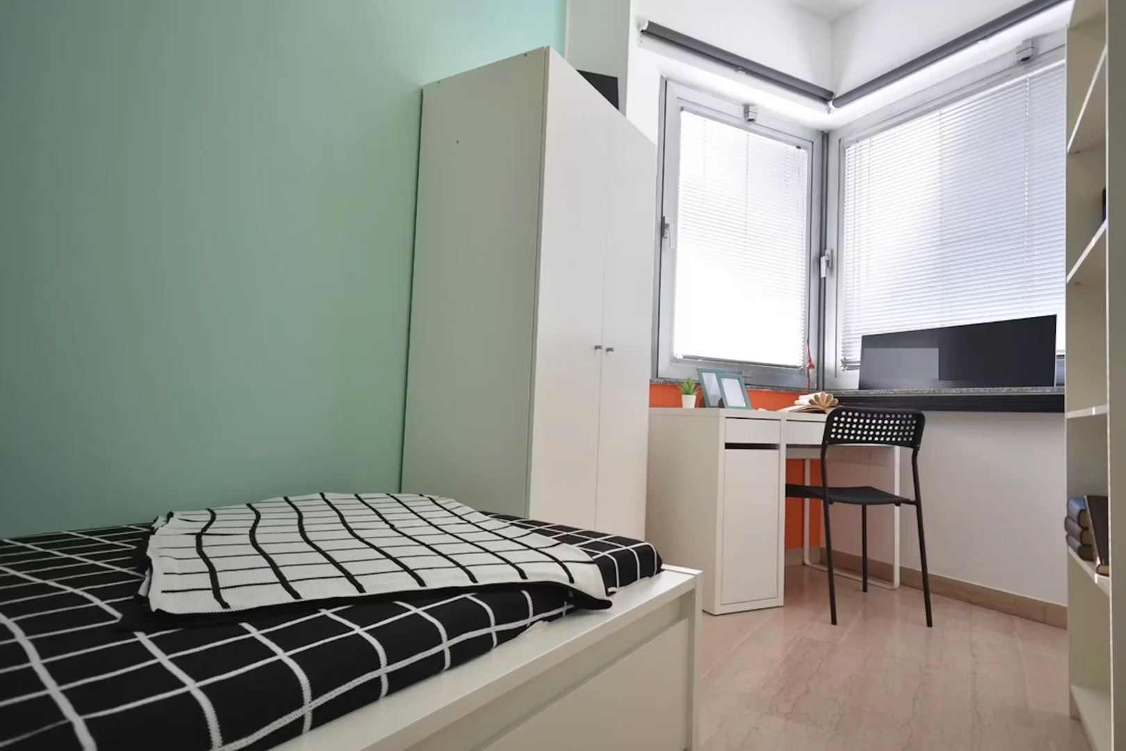 Quarto de estudante económico com localização conveniente em 
