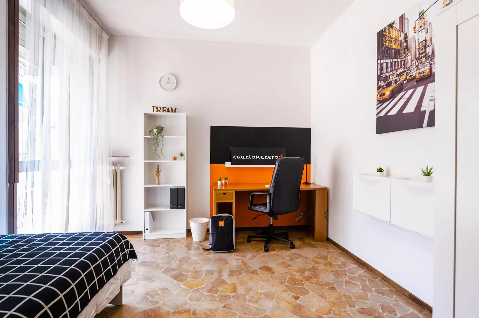 Bezahlbares Zimmer für Studenten mit ausreichender Beleuchtung in 