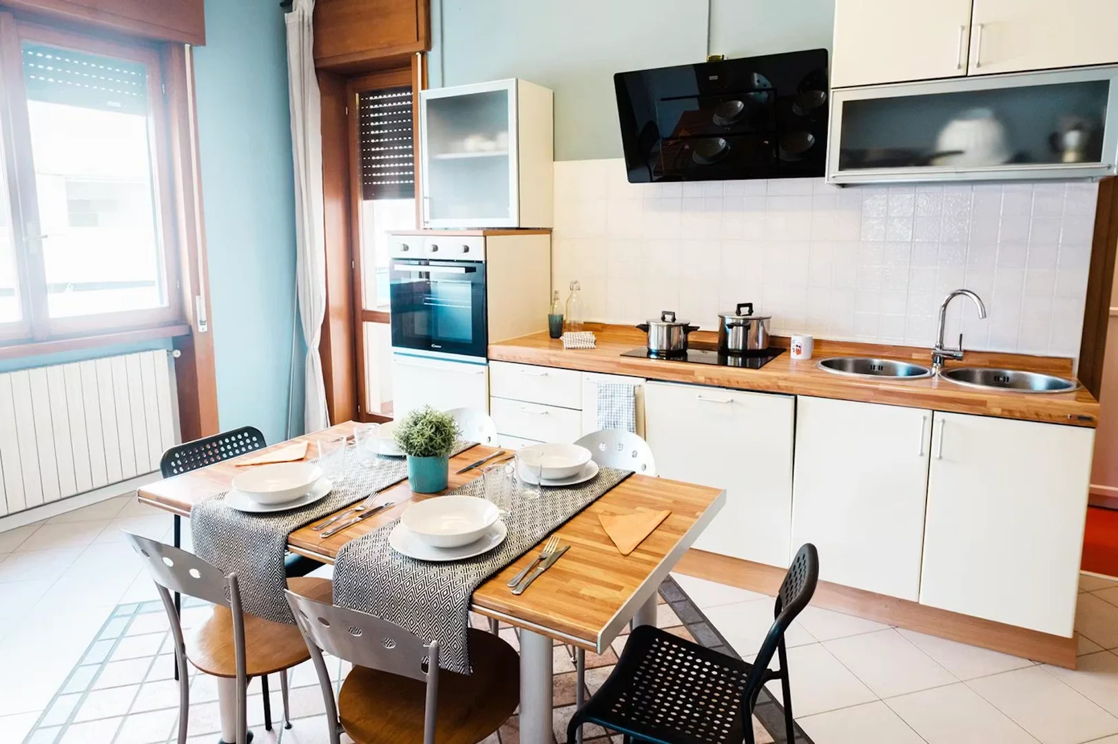 Quarto de estudante económico com localização conveniente em 