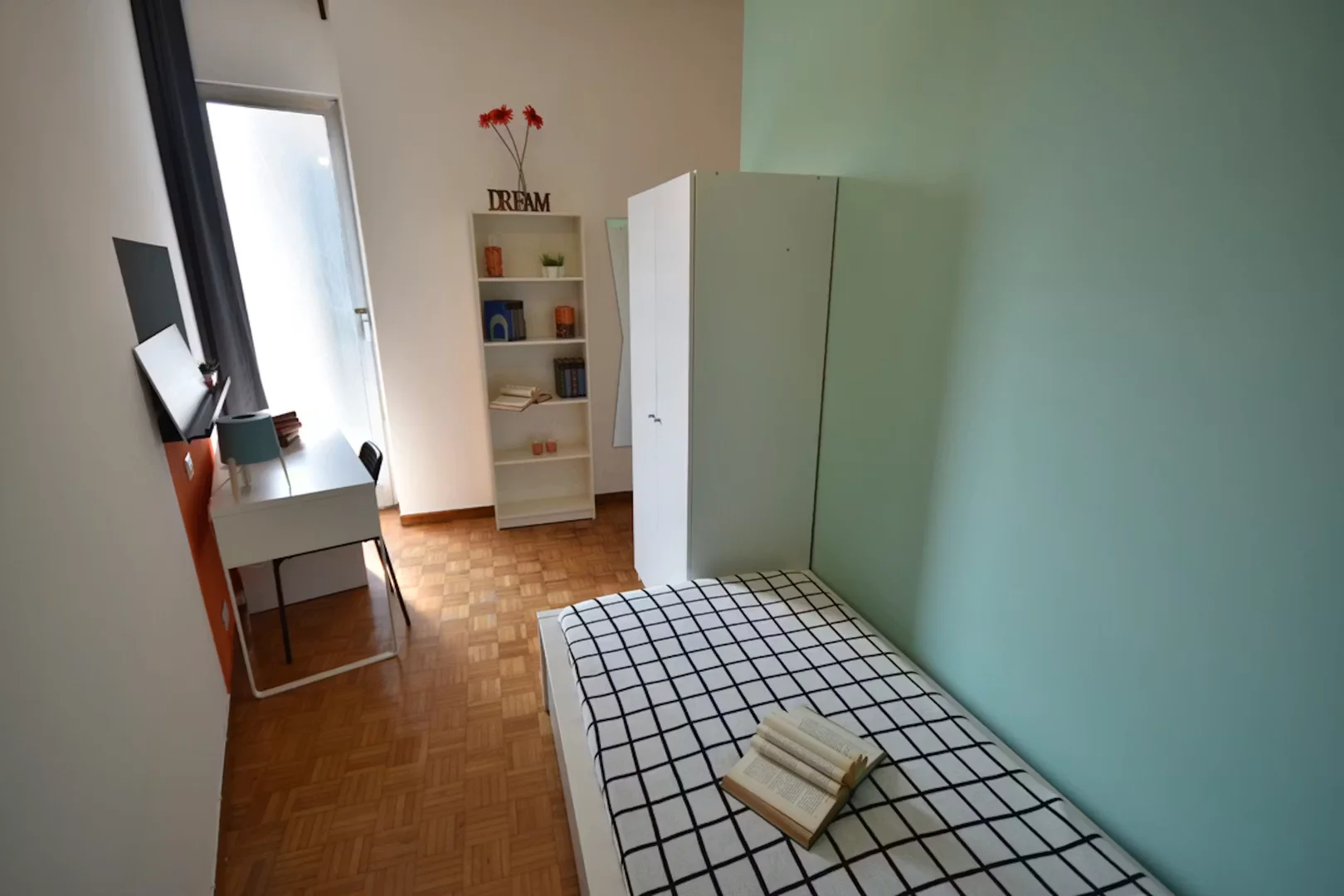 Quarto acolhedor para estudantes disponível em 
