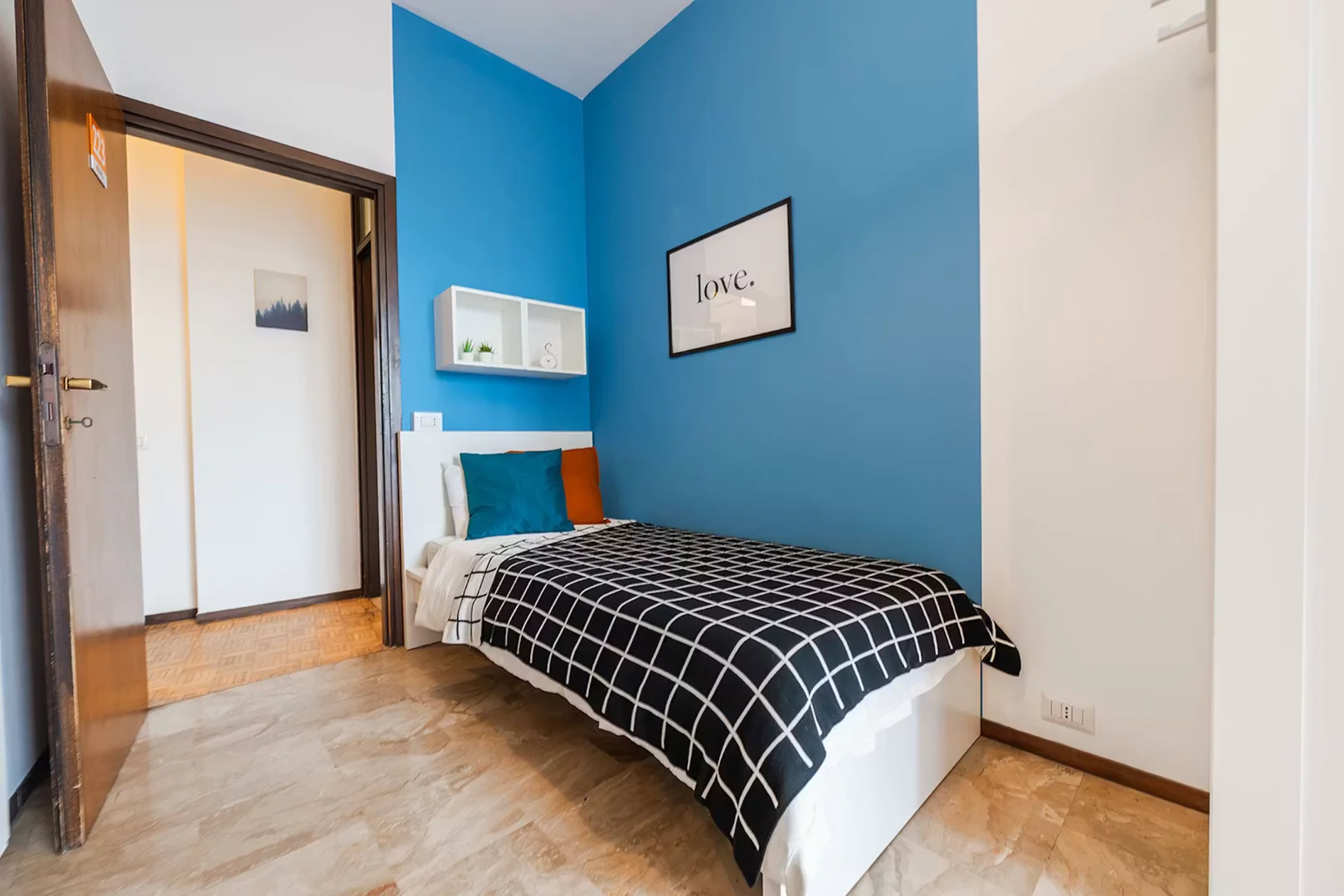 Quarto de estudante económico perto do campus em 