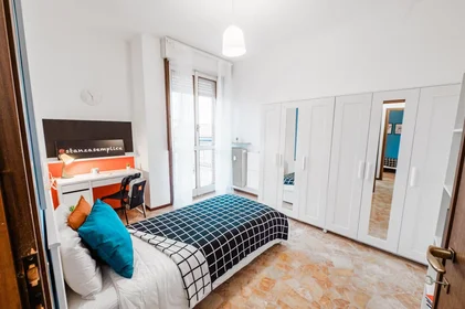Quarto privado em Via G. Suardi, Cimitero, imagem 1 de 10
