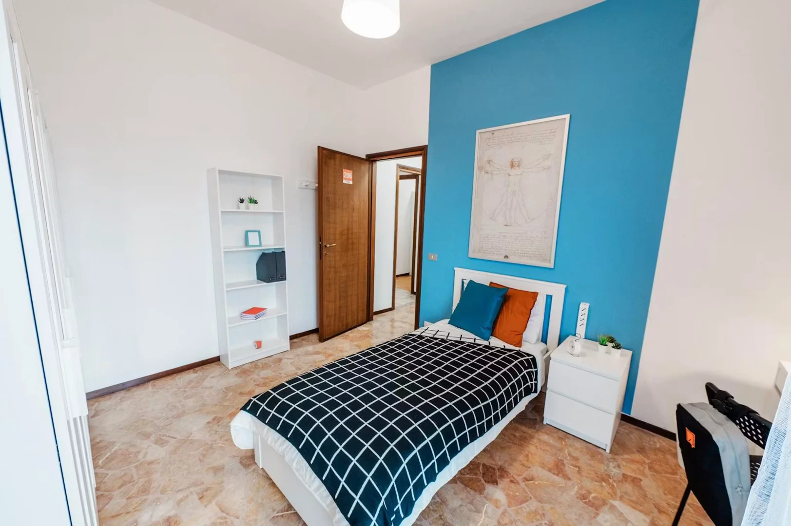 Quarto amigo do estudante em com comodidades modernas