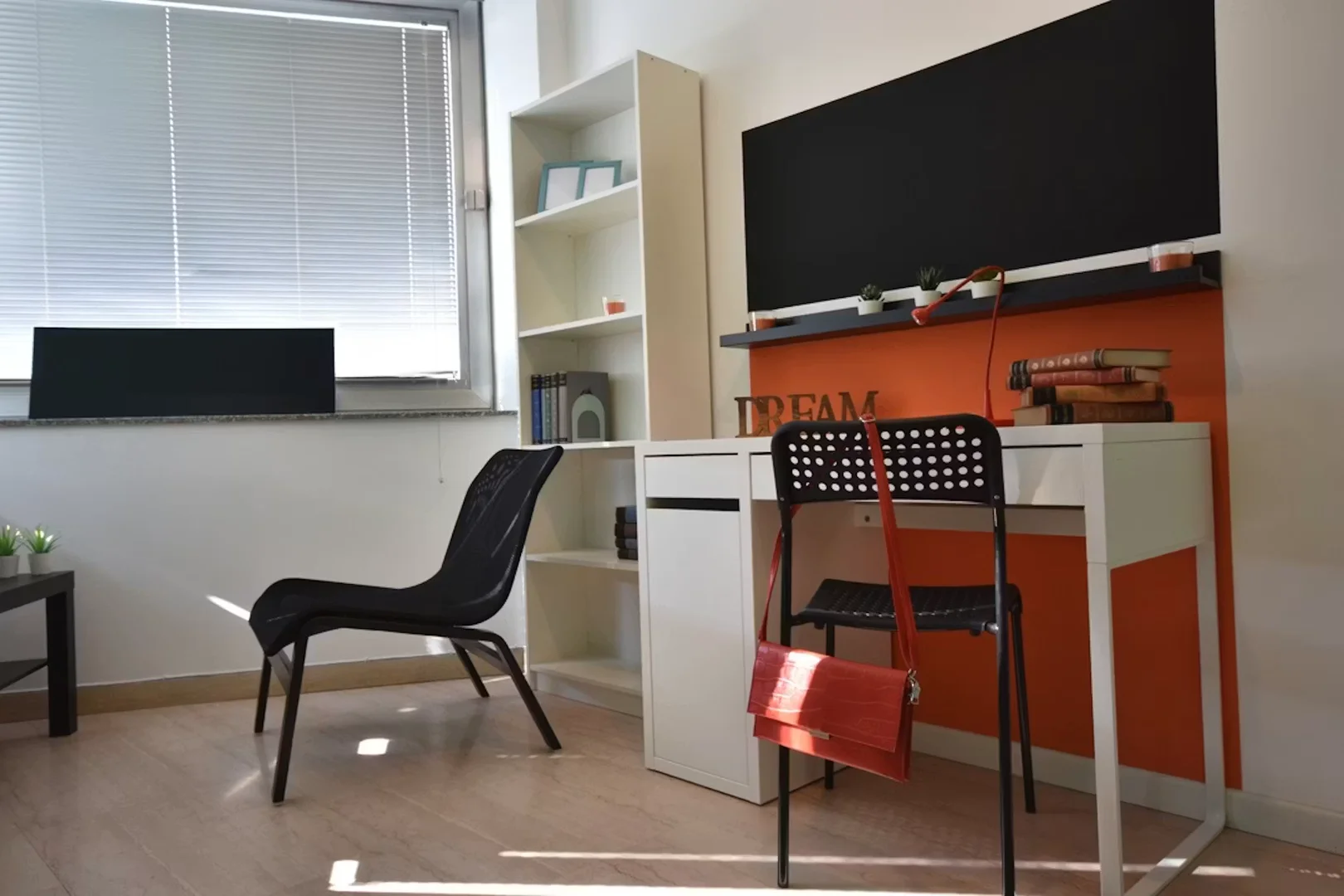Bezahlbares Zimmer für Studenten mit ausreichender Beleuchtung in 
