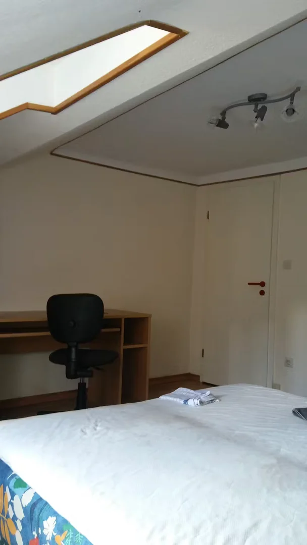 Quarto de estudante económico perto do campus em