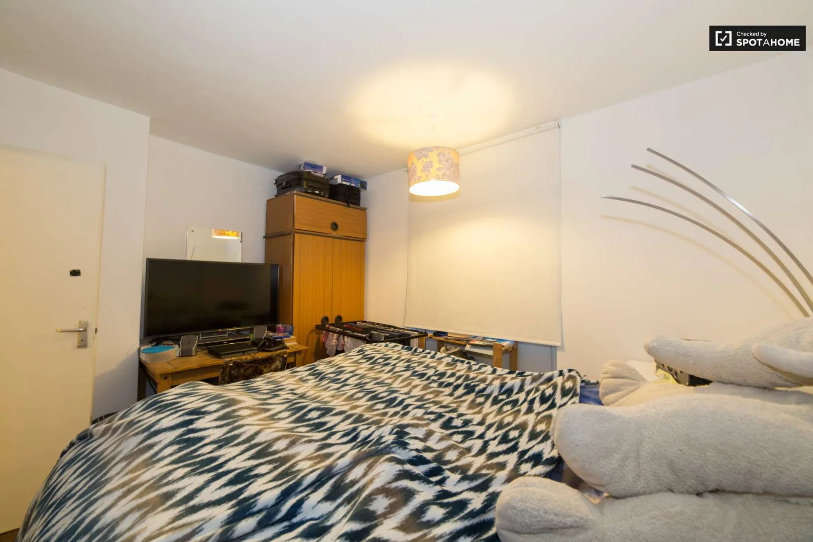 Student-friendly room in with modern amenities