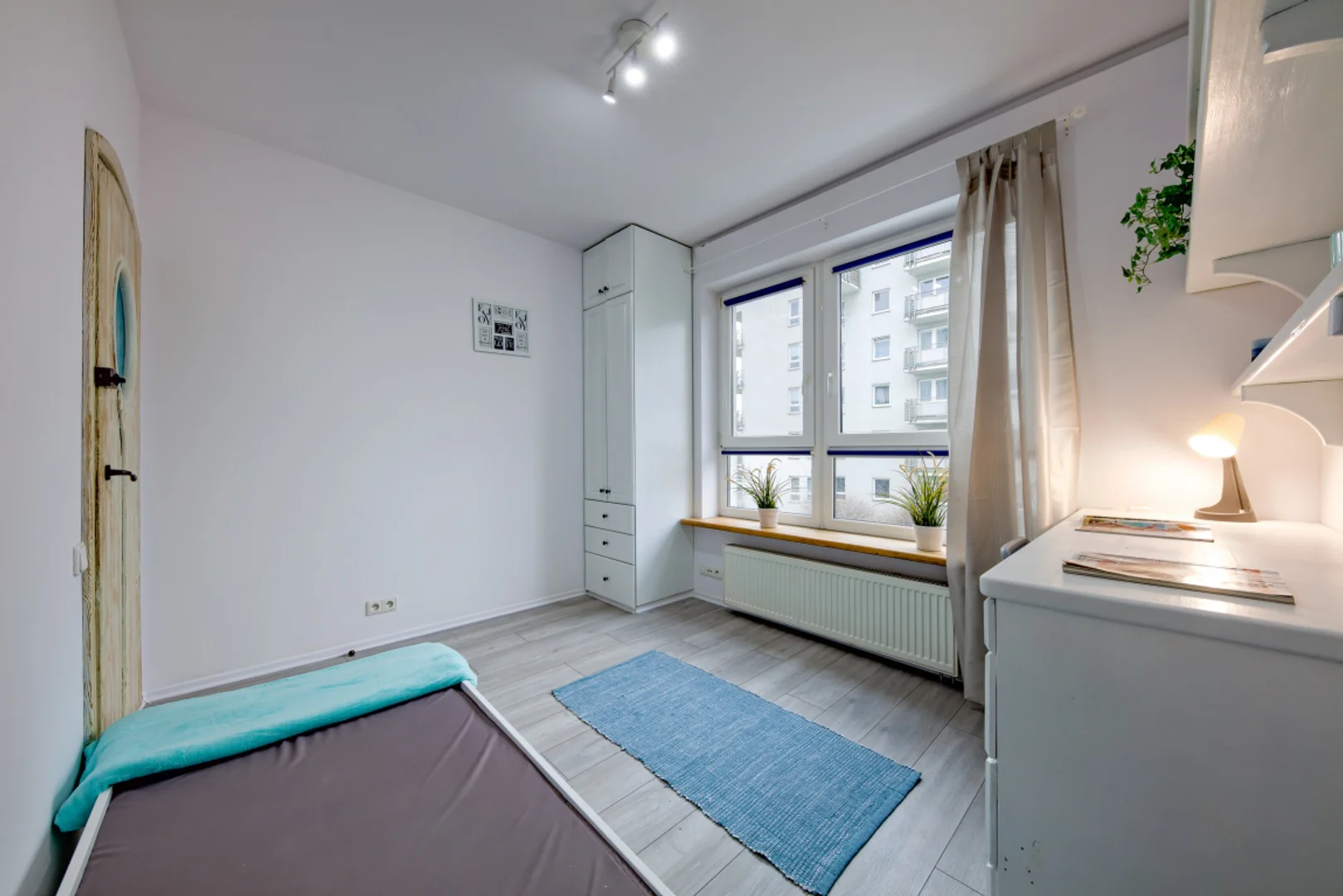Funktionelles Studentenzimmer perfekt zum Studieren in 