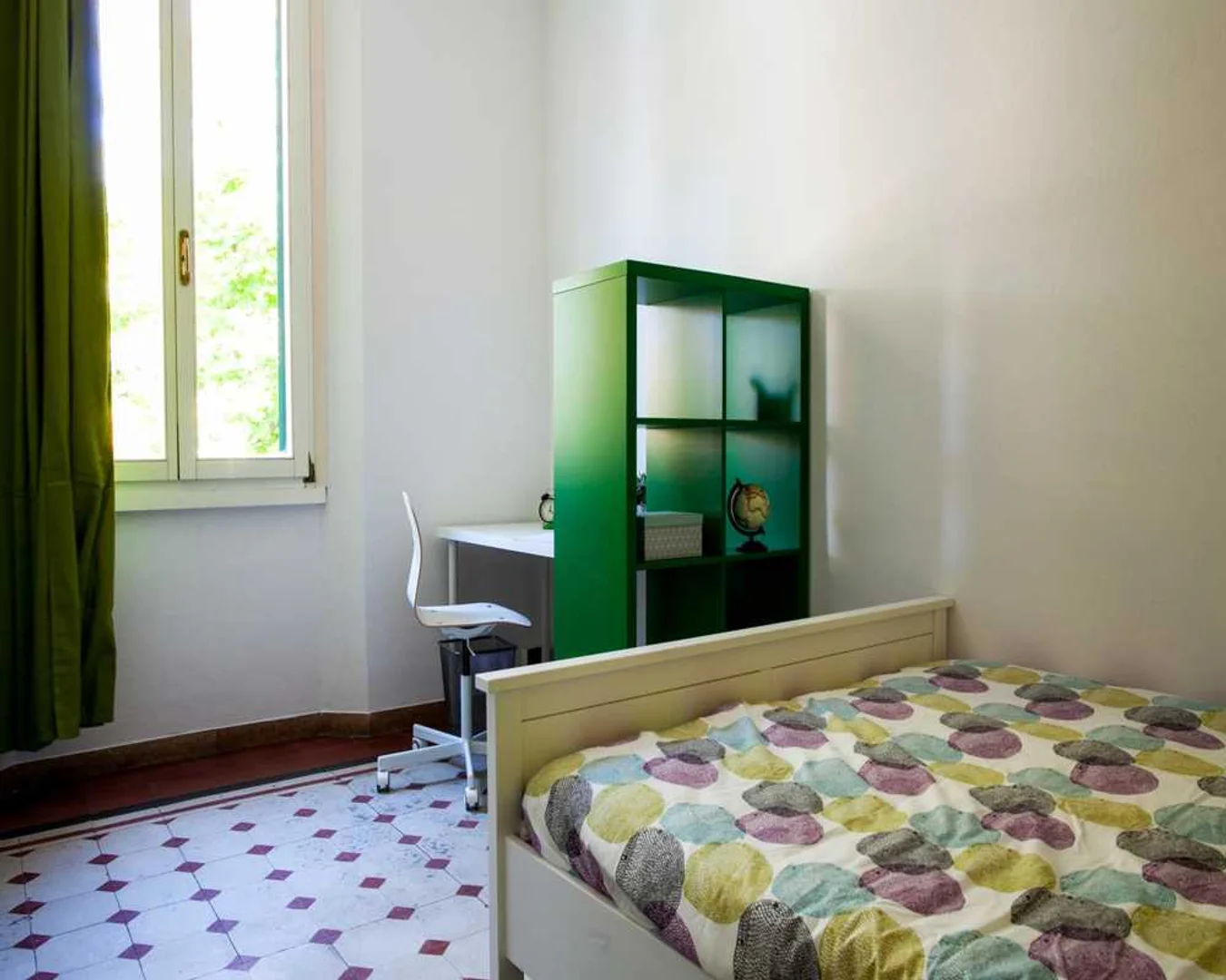  bölgesinde uygun konuma sahip ekonomik öğrenci odası