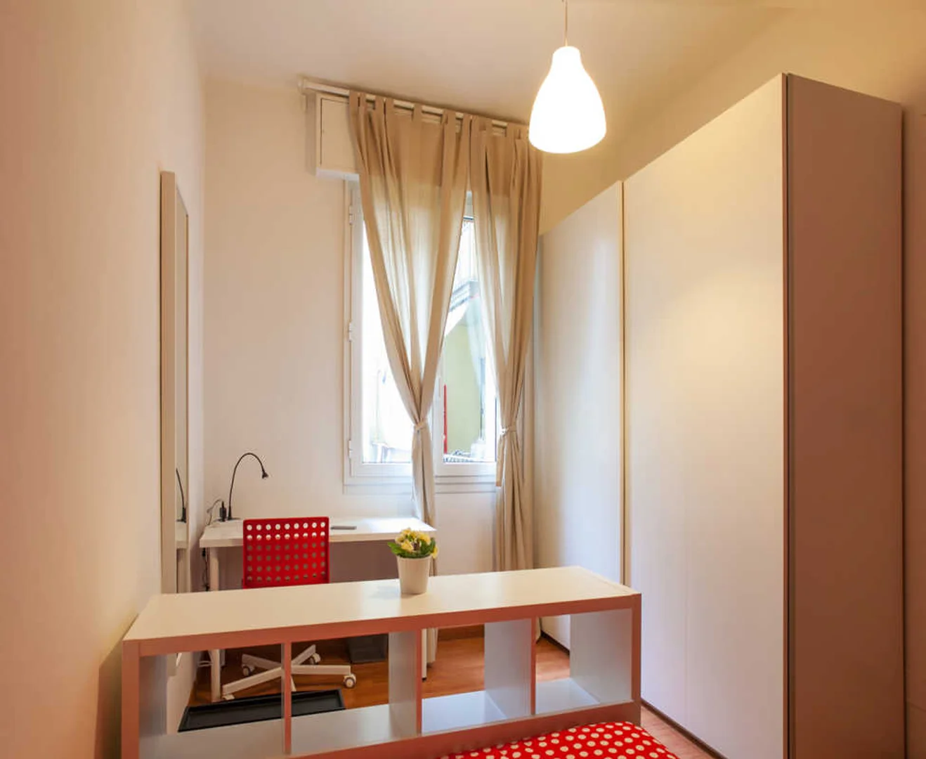 Chambre confortable pour étudiants disponible dans 