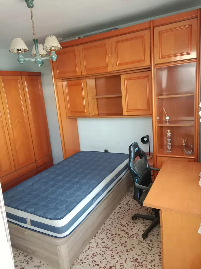 Zimmer in Studentenwohnung in  zu vermieten, voll möbliert