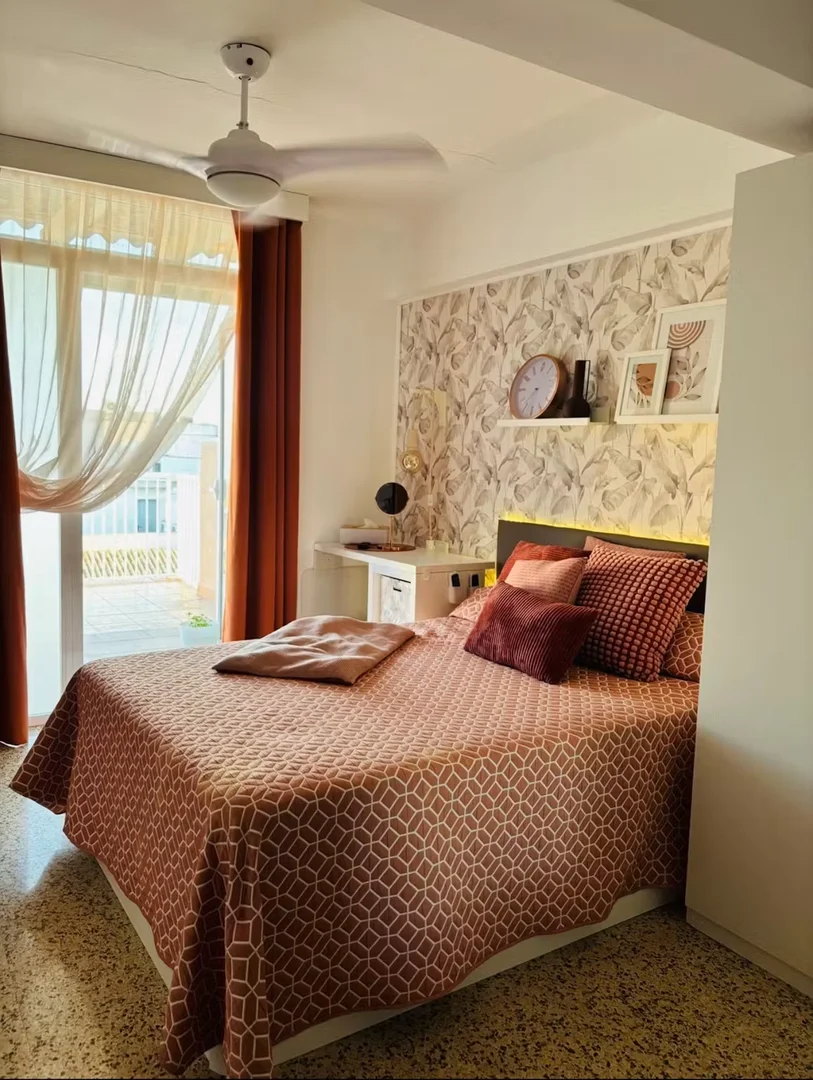 Student-friendly room in  with modern amenities