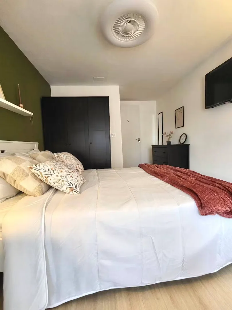 Habitación en apartamento estudiantil en alquiler en , completamente amueblado