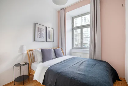 Moderne und helle Wohnung in {area}