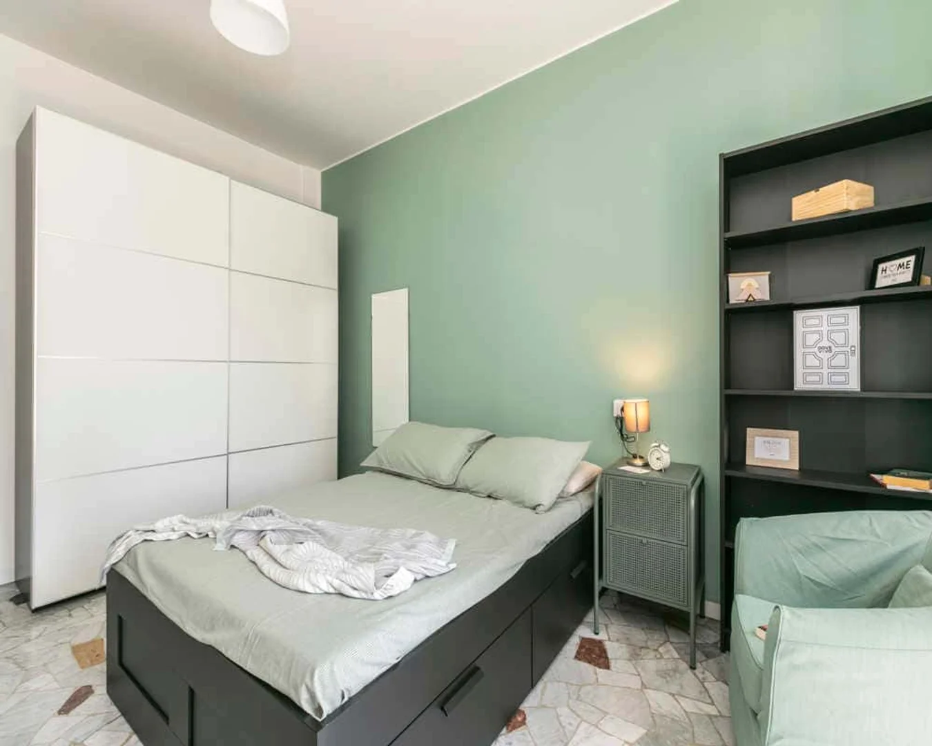 Zimmer in Studentenwohnung in zu vermieten, voll möbliert