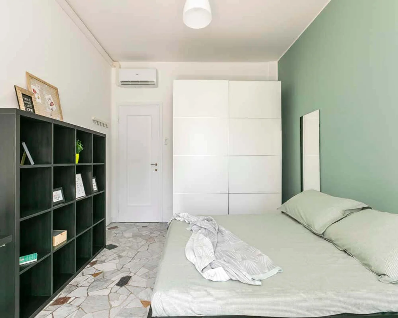 Zimmer in Studentenwohnung in zu vermieten, voll möbliert