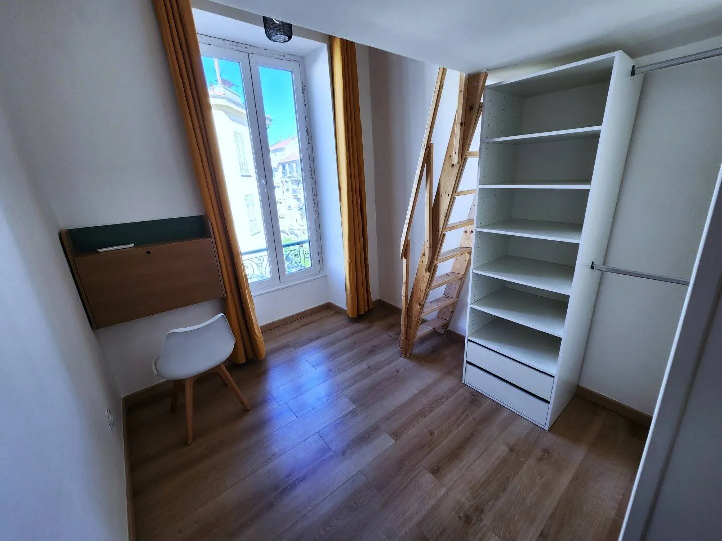 Habitación en apartamento estudiantil en alquiler en , completamente amueblado