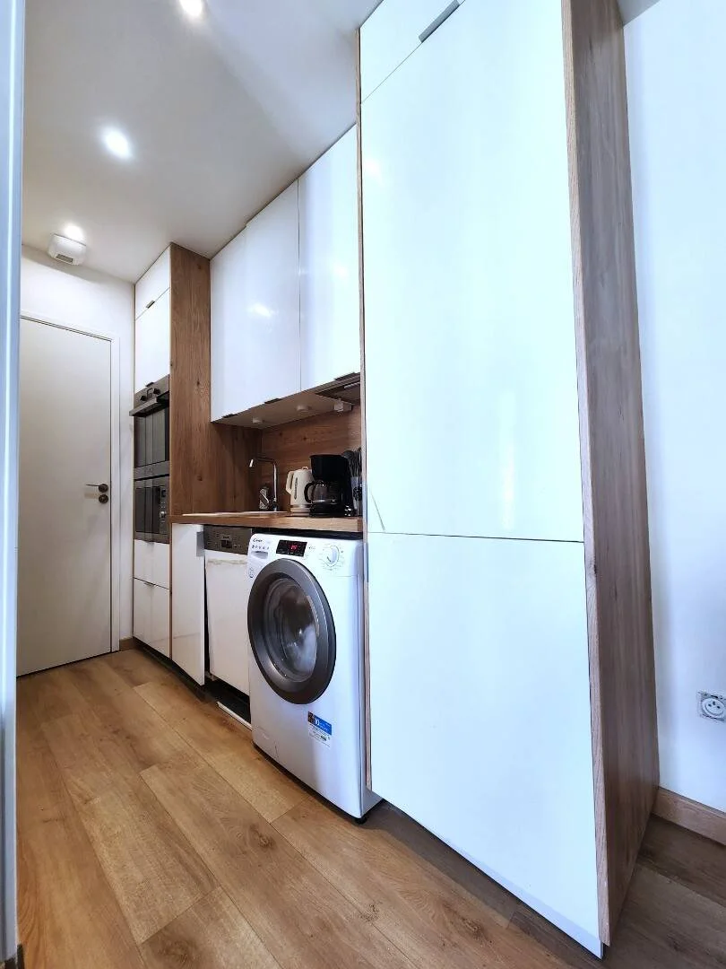Habitación estudiantil funcional perfecta para estudiar en 
