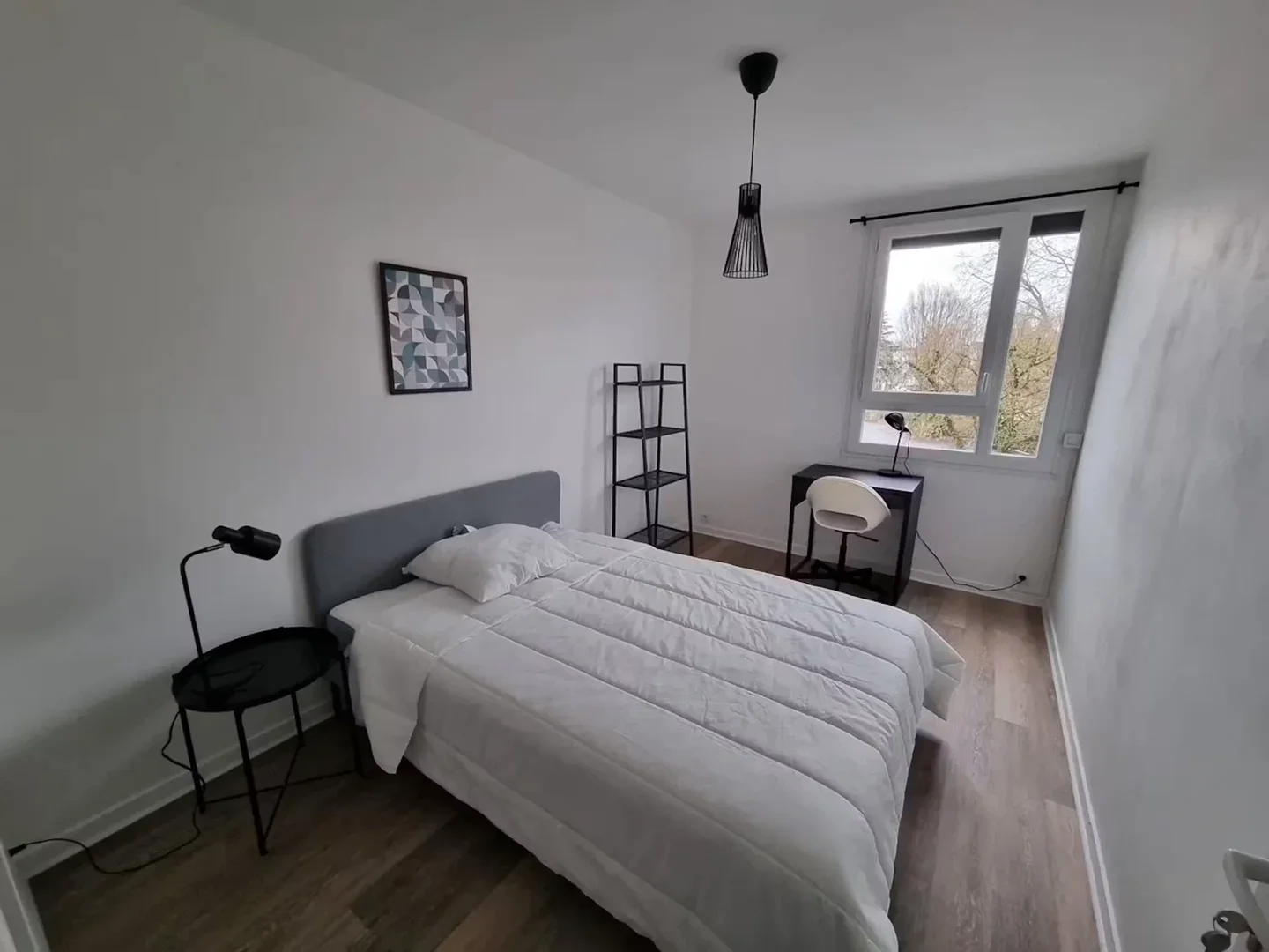 Quarto para alugar em apartamento de estudantes em , totalmente mobilado