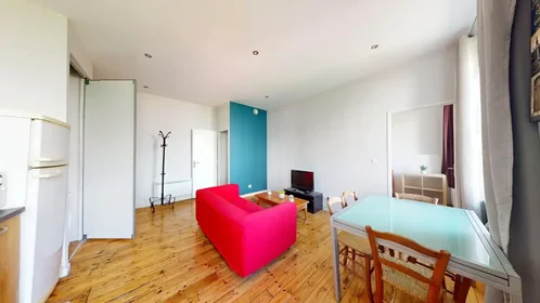 Logement entier à Boulevard Valbenoîte, Saint-Roch-Valbenoite-Badouillère, image 2 de 10