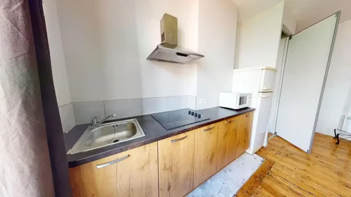 Logement entier à Boulevard Valbenoîte, Saint-Roch-Valbenoite-Badouillère, image 4 de 10