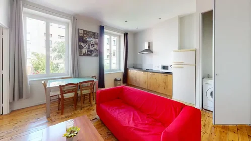 Logement entier à Boulevard Valbenoîte, Saint-Roch-Valbenoite-Badouillère, image 5 de 10